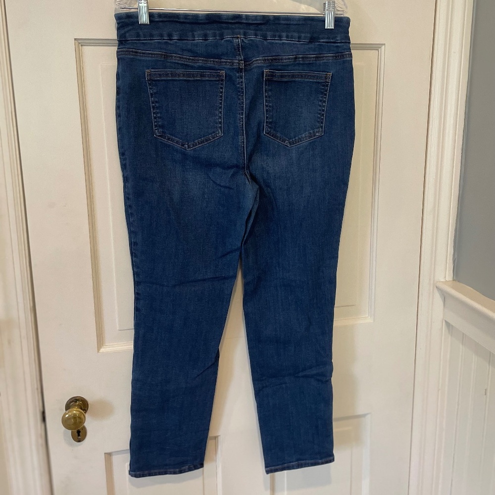 Chico's Ankle Jogging with Button Details